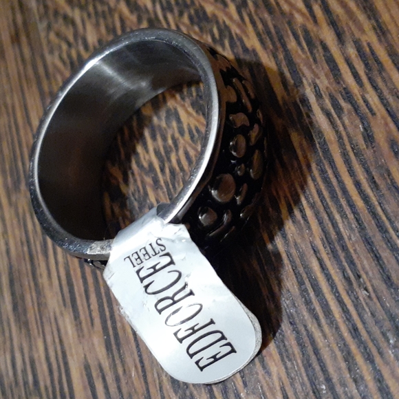 EDFORCE STAINLESS PEBBLED STEEL BAND RING NWT SIZE 12 - Picture 3 of 7